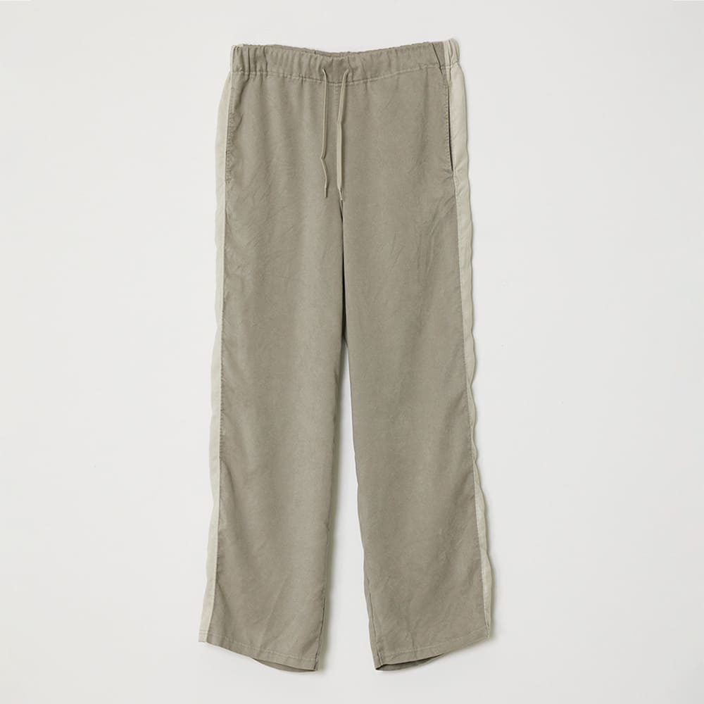 REMIRELIEF・レミレリーフ・エコスウェードパンツ・物撮り正面