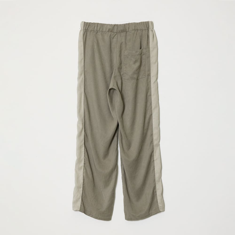 REMIRELIEF・レミレリーフ・エコスウェードパンツ・物撮り背面