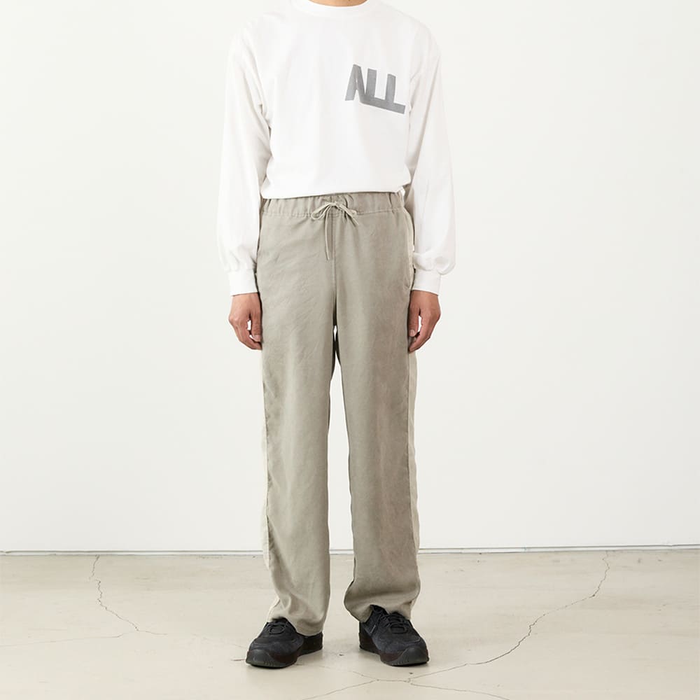 REMIRELIEF・レミレリーフ・エコスウェードパンツ・着用画像正面