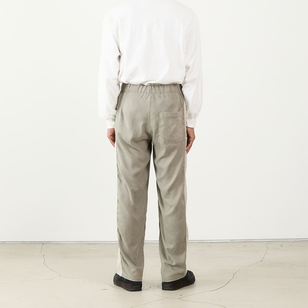 REMIRELIEF・レミレリーフ・エコスウェードパンツ・着用画像背面