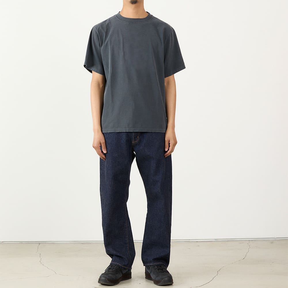 REMIRELIEF レミレリーフのSP加工 New fit TEE (無地)BLACK・着用画像正面