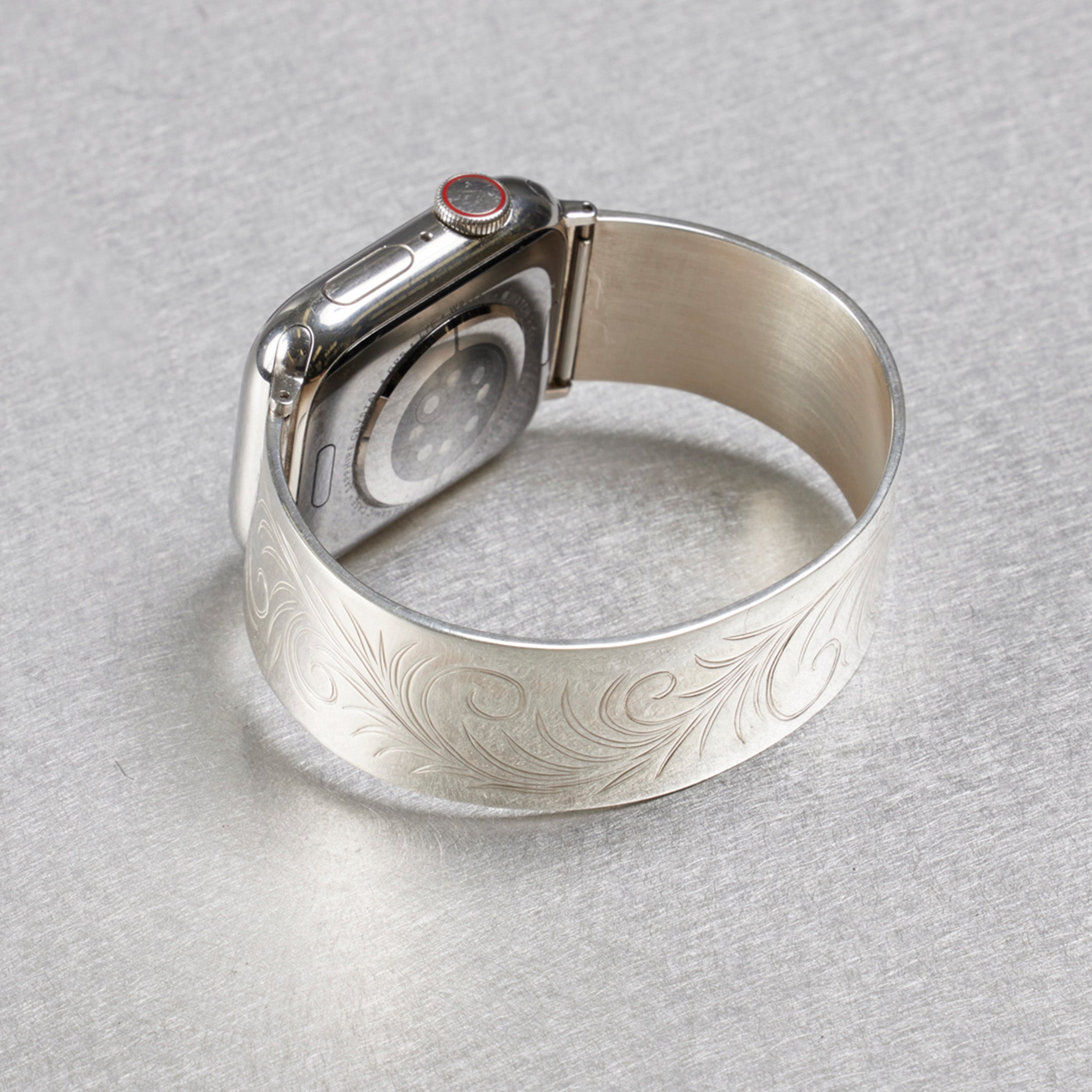 Apple Watch bangle arabesque pattern