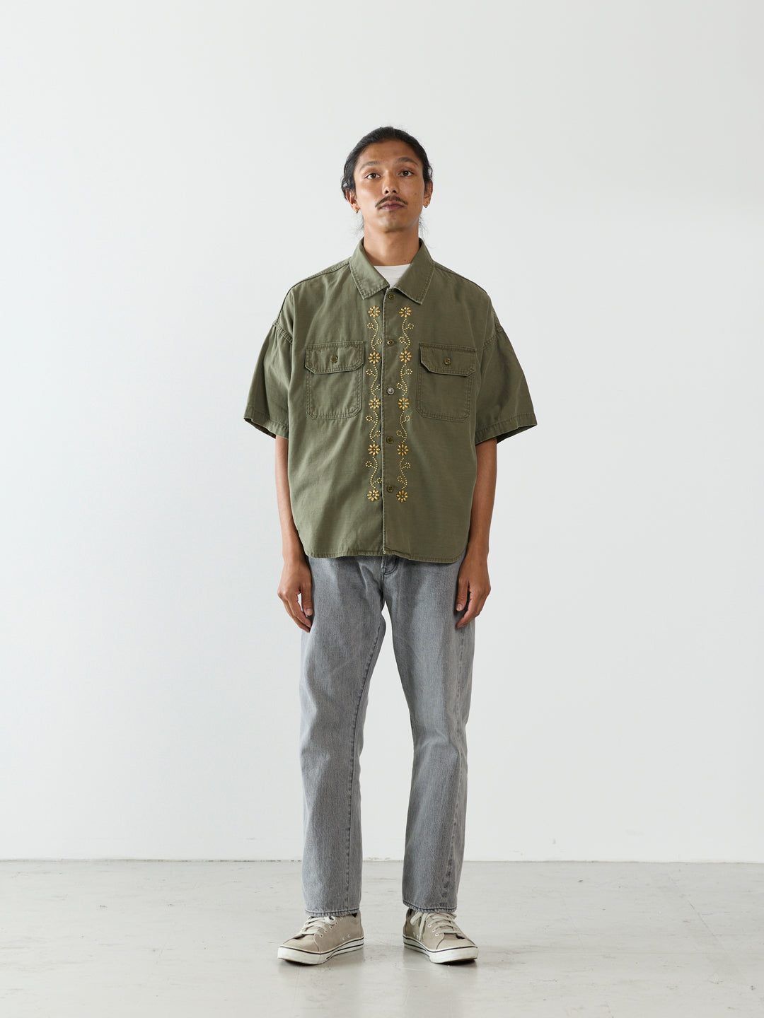 WIDE MILITARY S/S SHIRT (Front Studs)
