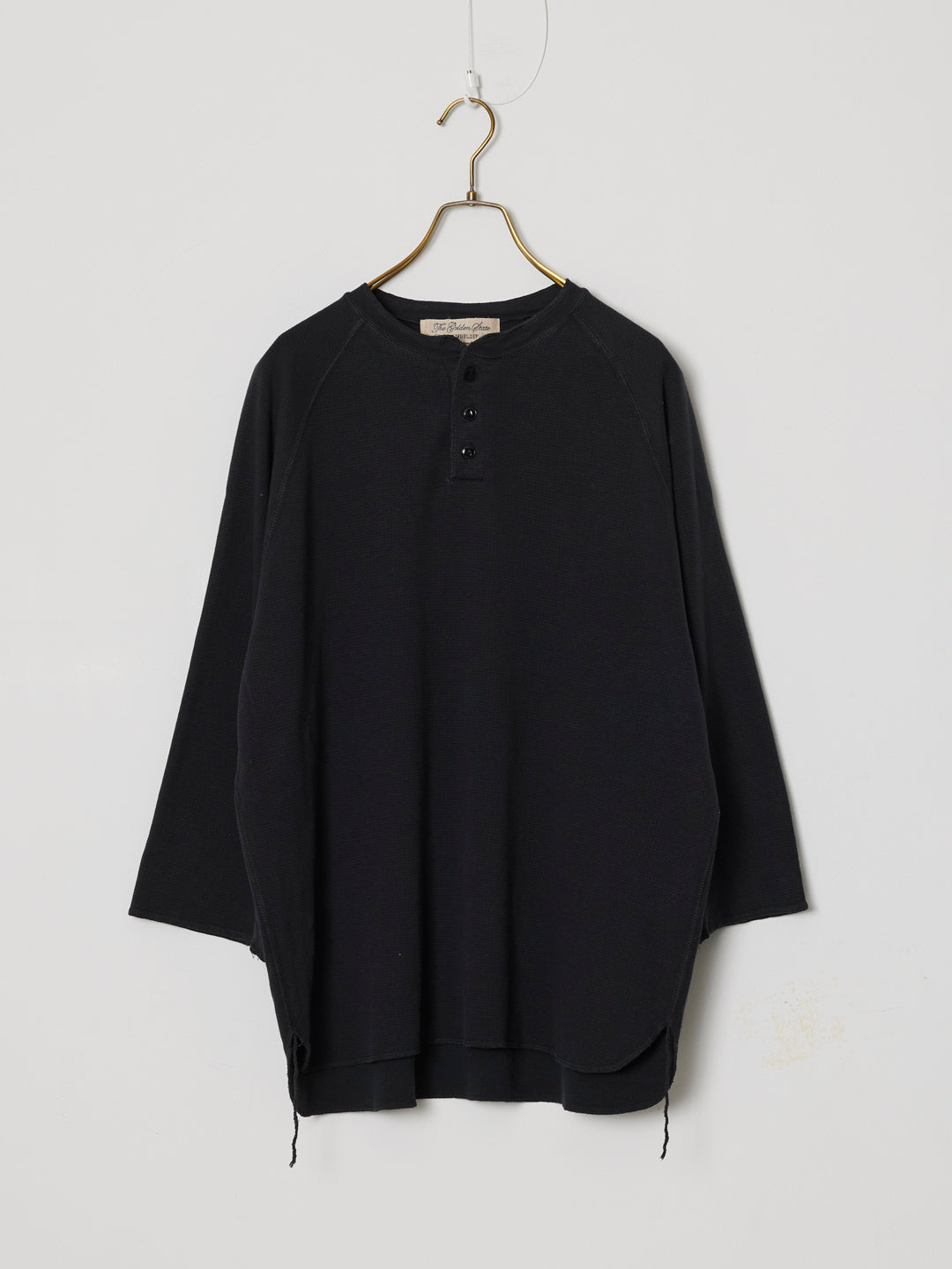 W-tuck Raglan Henley Neck 3/4 Sleeve T-shirt
